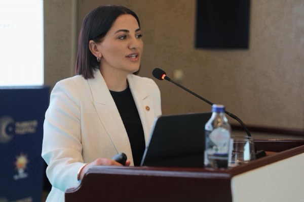 AK PARTİ MİLLETVEKİLİ ŞENGÜL KARSLI: “BÖLGEMİZDEKİ ATEŞ ÇEMBERİNE KARŞI EN BÜYÜK KALKANIMIZ ‘TERÖRSÜZ TÜRKİYE’ VE KARDEŞLİĞİMİZDİR”